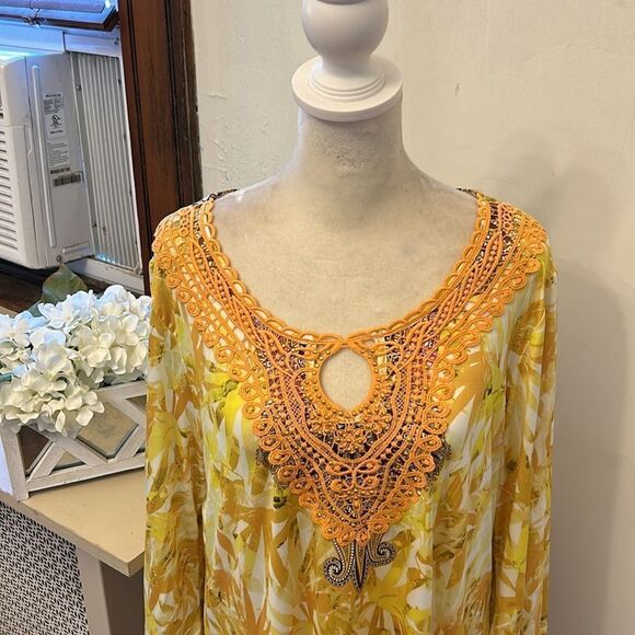 One Emerald yellow floral crocheted sparkle tunic Size XL EUC - Picture 3 of 10